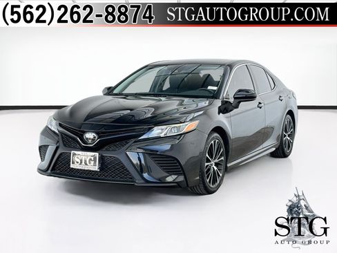 Used 2019 Toyota Camry SE w/ Carpet Mat Package FWD image 1