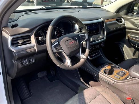 Used 2022 GMC Acadia SLE w/ Driver Convenience Package FWD image 13