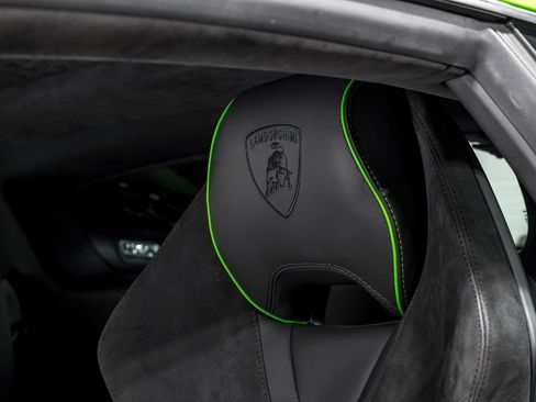 Used 2022 Lamborghini Huracan EVO RWD image 20