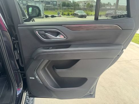 Used 2022 Chevrolet Tahoe Z71 w/ Luxury Package AWD/4WD image 27