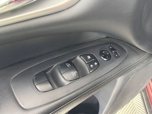 Used 2016 Nissan Pathfinder Platinum w/ Family Entertainment Package AWD/4WD image 25