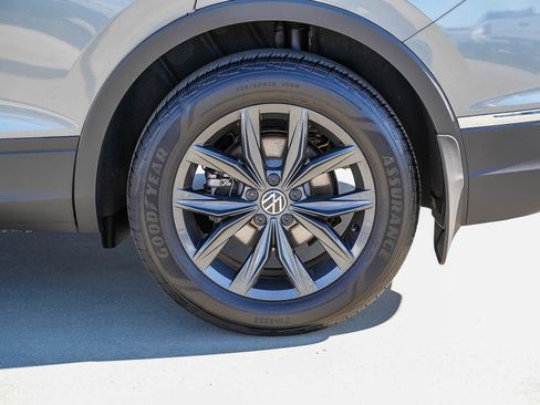 Used 2024 Volkswagen Tiguan SE image 6