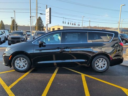 New 2026 Chrysler Pacifica Select image 5