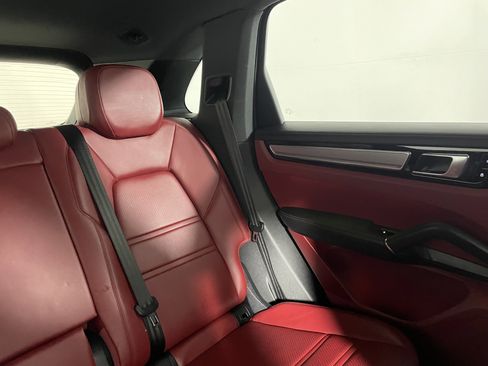 Used 2020 Porsche Cayenne S image 17