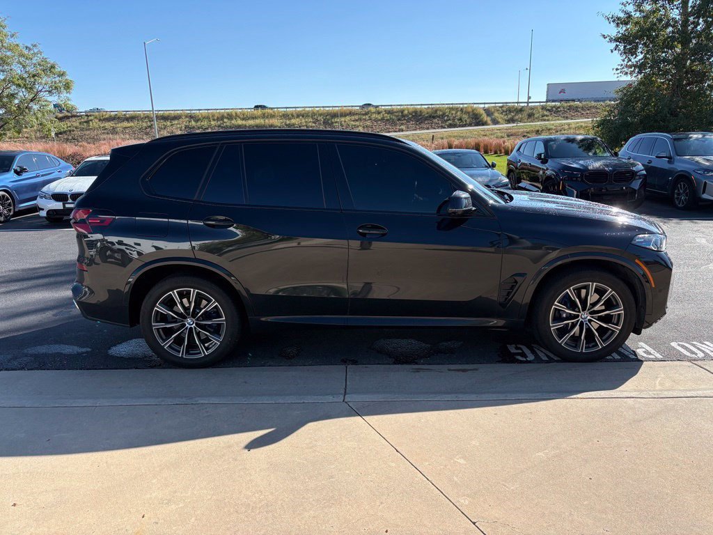 Used 2025 BMW X5 xDrive40i w/ M Sport Package AWD/4WD image 4
