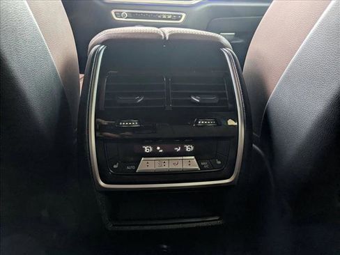 Used 2019 BMW X5 xDrive50i w/ M Sport Package image 18