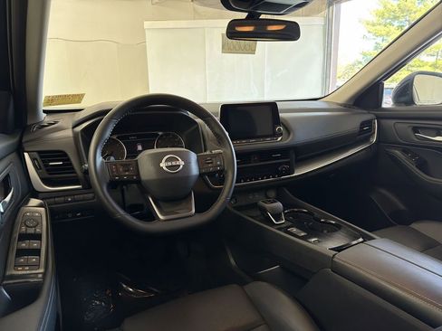 Certified 2025 Nissan Rogue SV w/ SV Premium Package FWD image 19