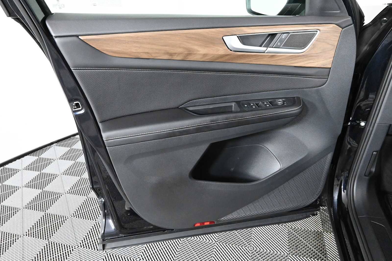 Certified 2024 Volkswagen Atlas SE FWD image 17