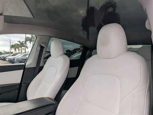 Used 2022 Tesla Model Y Performance image 22