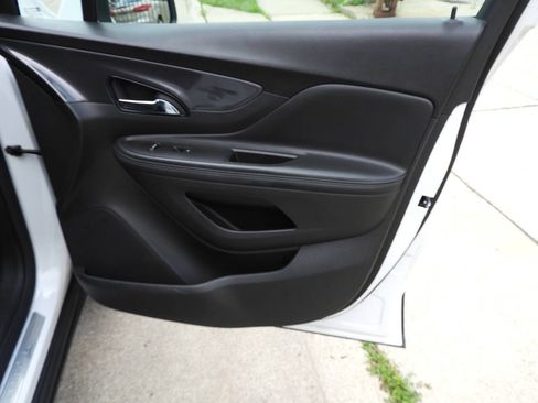 Used 2021 Buick Encore Preferred AWD/4WD image 37