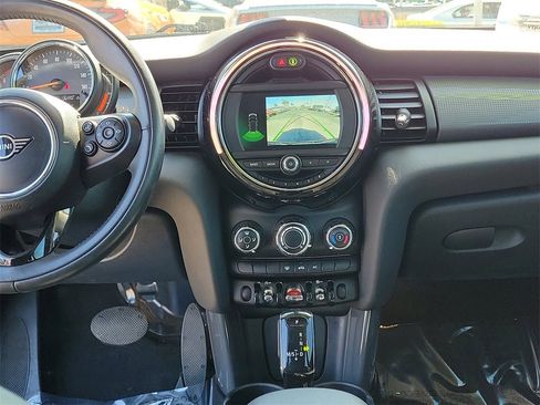 Used 2020 MINI Cooper 2-Door Hardtop image 12