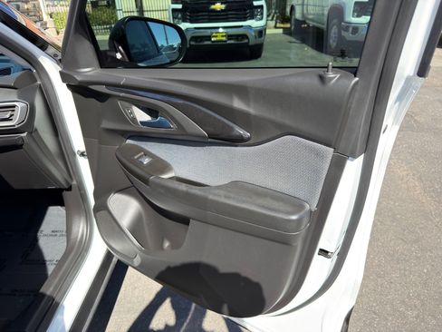 Used 2023 Chevrolet TrailBlazer LS FWD image 11