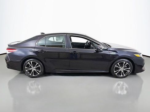 Used 2020 Toyota Camry SE image 11