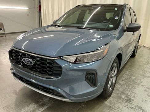 Used 2023 Ford Escape ST-Line w/ Tech Pack #1 FWD image 6