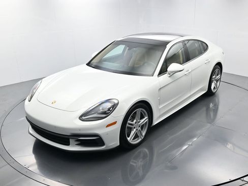 Used 2019 Porsche Panamera image 32