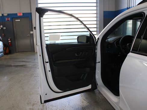 New 2026 Honda Pilot Black Edition image 17