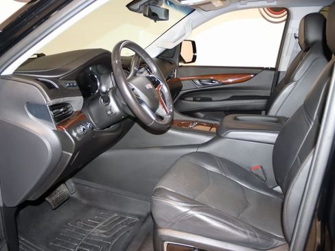 Used 2020 Cadillac Escalade ESV Premium Luxury image 32