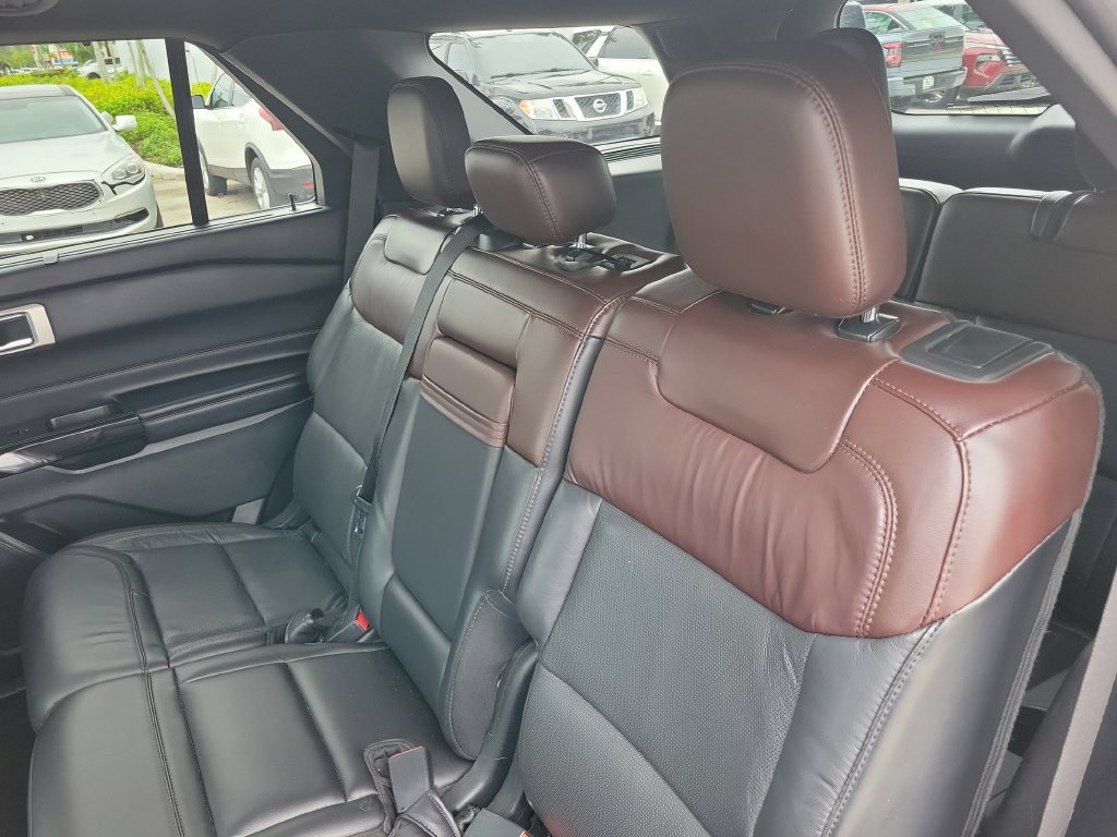 Used 2021 Ford Explorer Platinum AWD/4WD image 16
