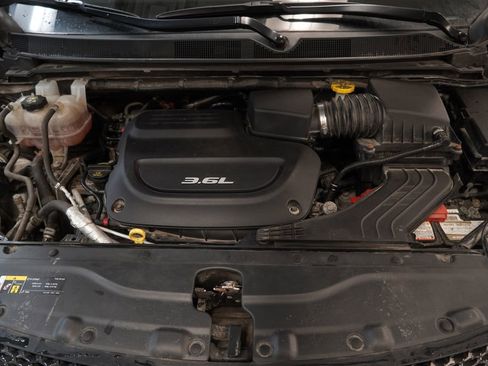 Used 2018 Chrysler Pacifica Touring-L image 36