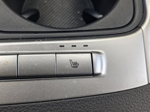 Certified 2025 Kia Carnival FWD image 9
