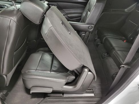 Used 2023 Chevrolet Traverse LT w/ LT Premium Package image 23