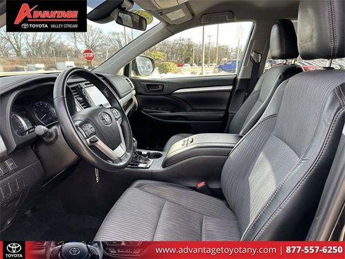 Certified 2019 Toyota Highlander Plus image 20