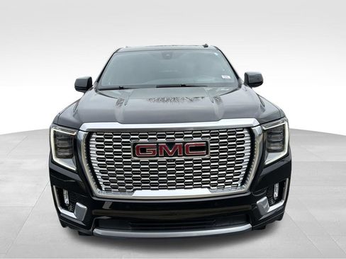 Used 2021 GMC Yukon XL Denali w/ Denali Premium Package image 8