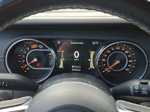 Used 2020 Jeep Wrangler Unlimited Sahara AWD/4WD image 21