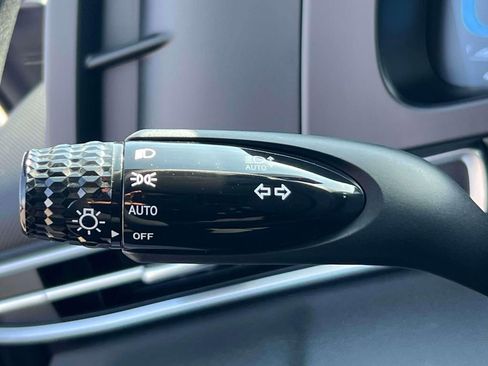 Used 2025 Hyundai Elantra SE w/ Cargo Package image 22