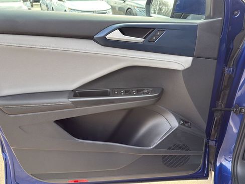 Used 2024 Volkswagen Taos SE image 12