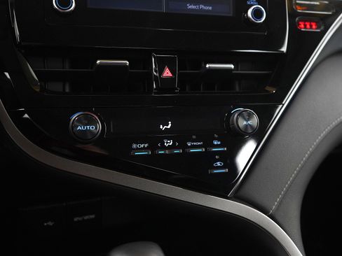 Used 2022 Toyota Camry SE image 22