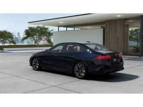 New 2027 BMW 550e xDrive image 2