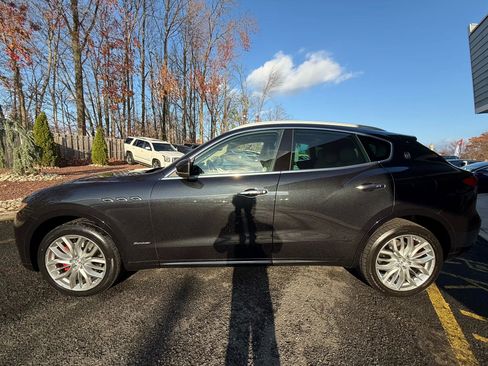 Used 2019 Maserati Levante GranLusso image 3