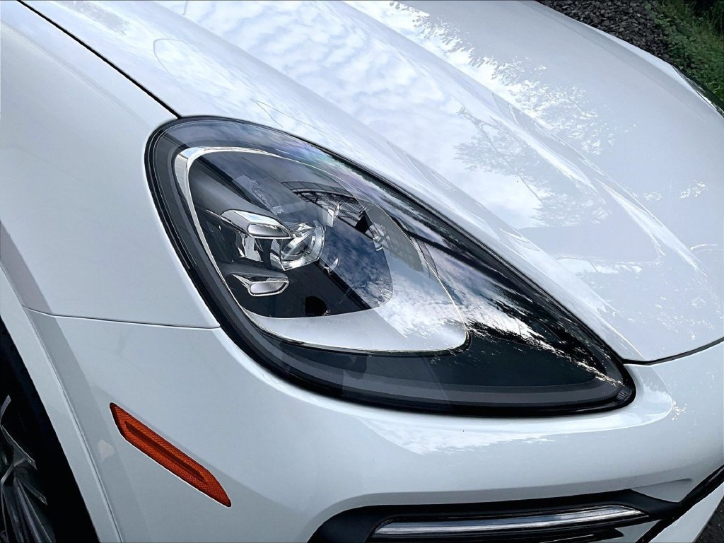 Certified 2023 Porsche Cayenne Coupe AWD/4WD image 30