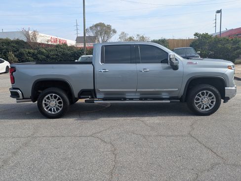 Used 2024 Chevrolet Silverado 2500 LTZ w/ LTZ Premium Package image 3