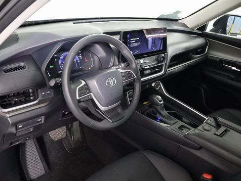 Used 2025 Toyota Grand Highlander XLE FWD image 7