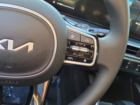 Used 2024 Kia Sorento LX FWD image 25
