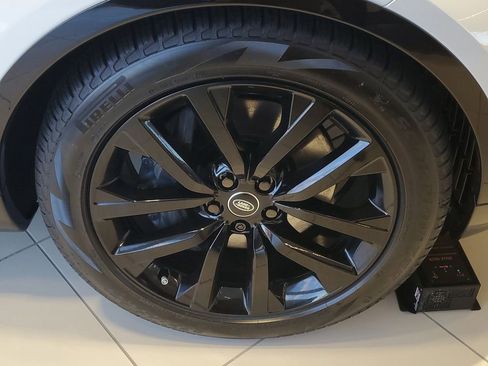 New 2026 Land Rover Discovery Limited Edition AWD/4WD image 4