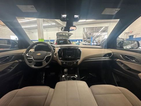 Used 2022 Chevrolet Traverse LS image 25