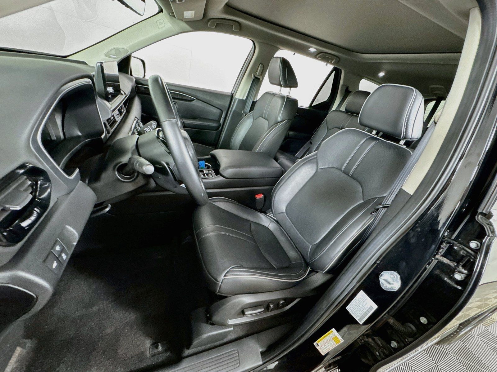 Used 2025 Honda Pilot Elite image 12