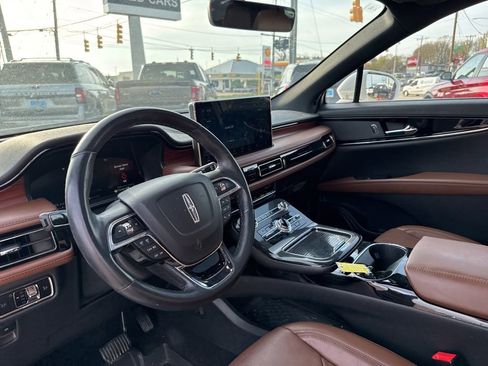 Used 2023 Lincoln Nautilus Reserve image 11