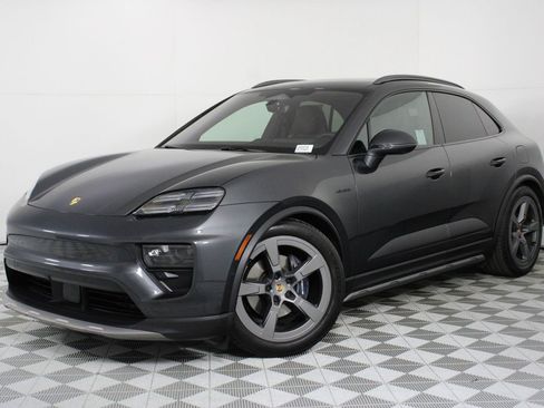 Used 2025 Porsche Macan 4 Electric image 33