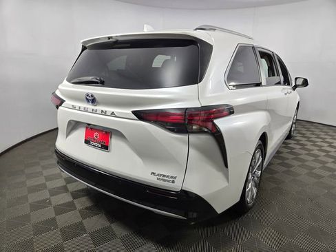 Used 2023 Toyota Sienna Platinum image 8