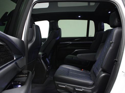 Used 2025 Cadillac Escalade IQ Luxury 1 image 13