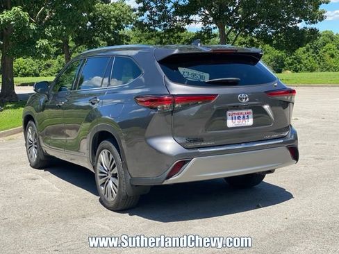 Used 2021 Toyota Highlander Platinum AWD/4WD image 5