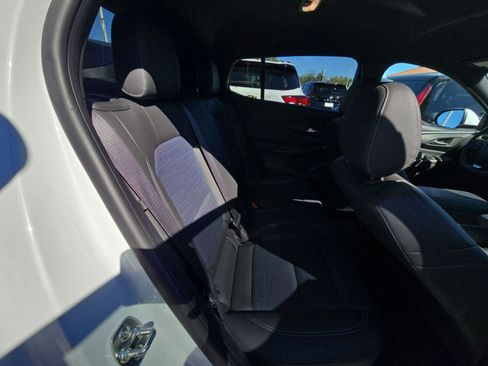 Used 2025 Buick Envista Preferred image 16