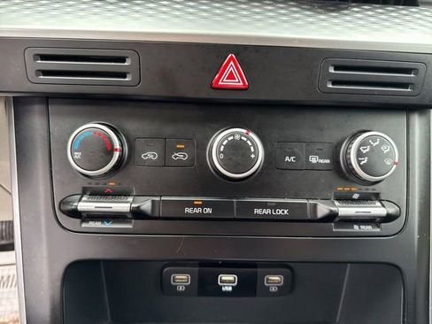 Used 2024 Kia Carnival LX image 25