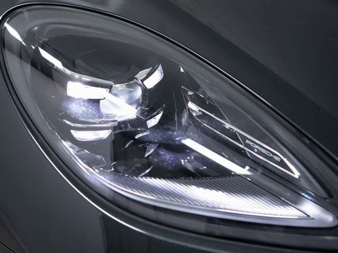 Certified 2025 Porsche Macan image 18