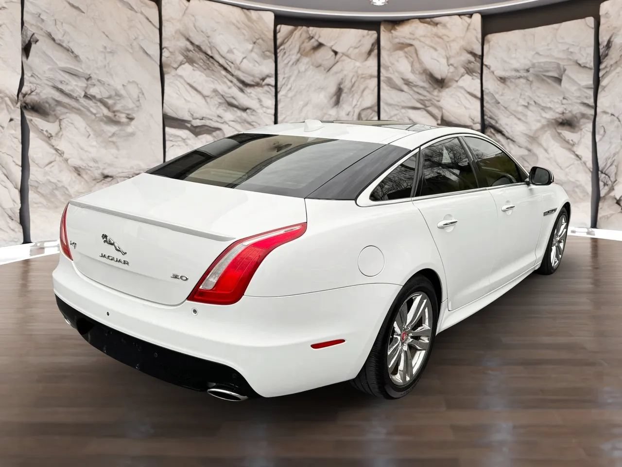 Used 2019 Jaguar XJ R-Sport RWD image 7