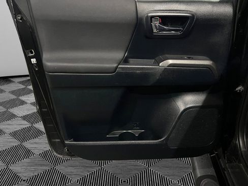 Used 2016 Toyota Tacoma SR5 AWD/4WD image 19